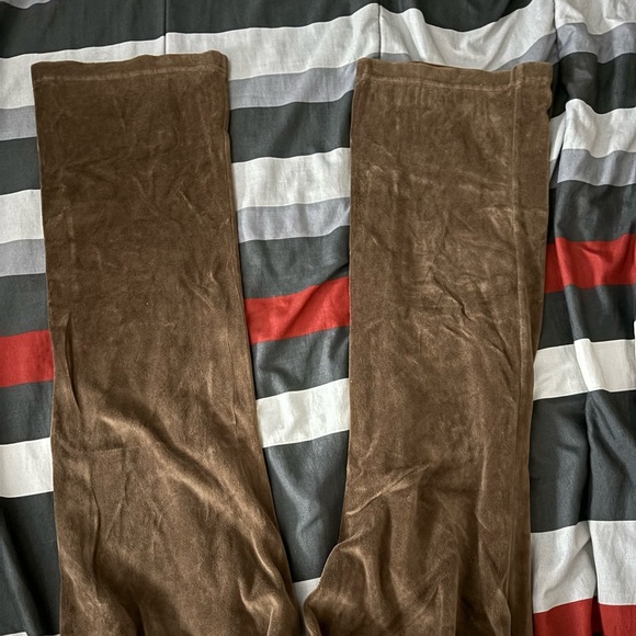 Brandy Melville Velvet Sweatpants - Picture 2 of 3